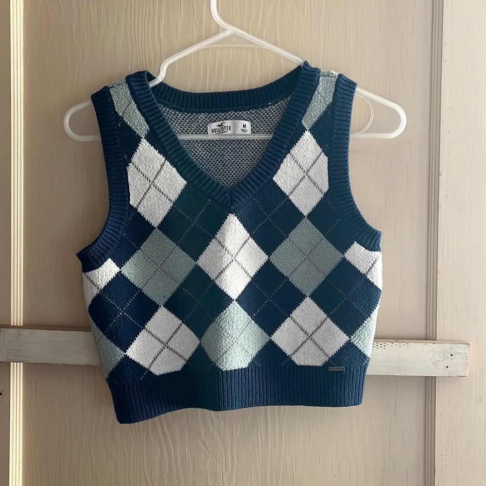 HOLLISTER blue argyle sweater vest